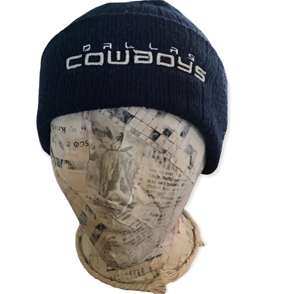 REEBOK & NFL•”ON FIELD” VINTAGE• Men’s •Dallas Cowboys Beanie• Navy & White